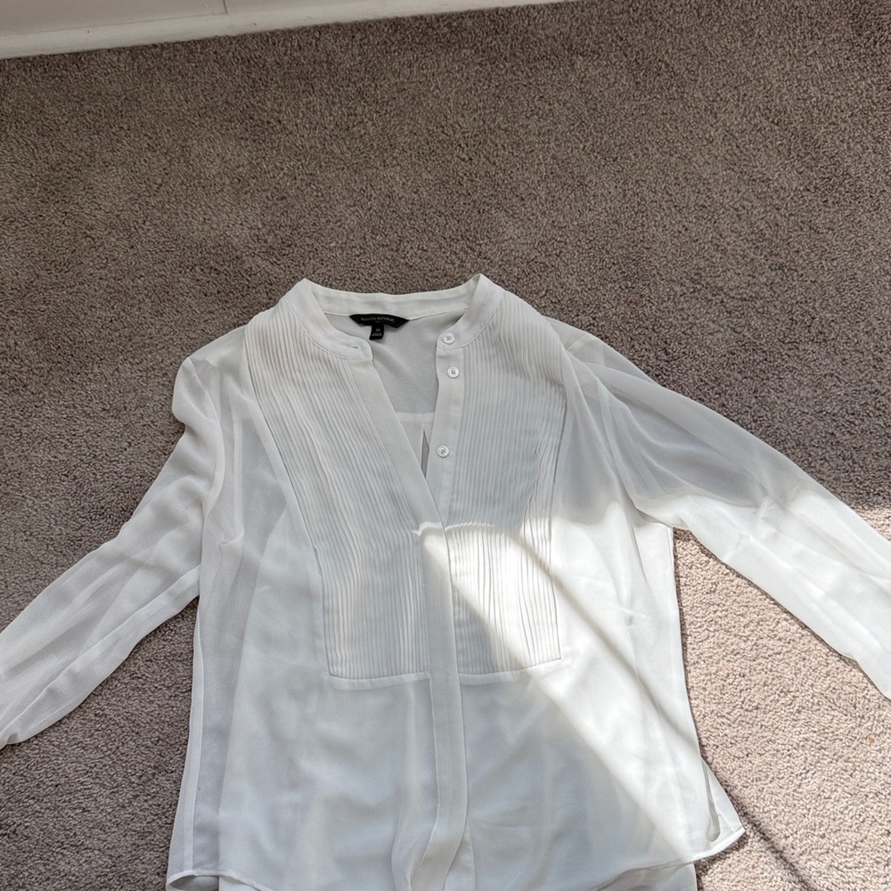Banana Republic White Pleated V-Neck Long-Sleeve Blouse